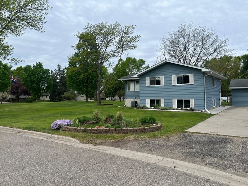 129 Nelson St E, Litchfield, MN 55355