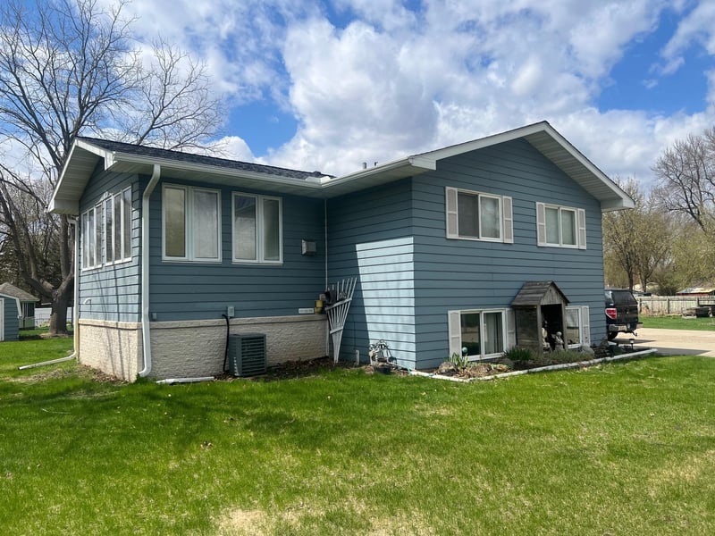 129 Nelson St E, Litchfield, MN 55355