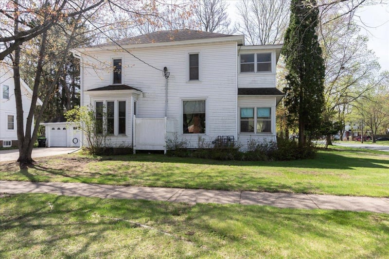 1104 7th St E, Menomonie, WI 54751