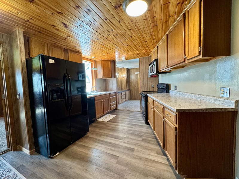 502 3rd St NE, Roseau, MN 56751
