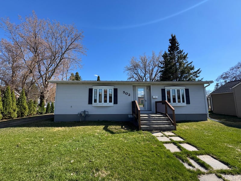 502 3rd St NE, Roseau, MN 56751