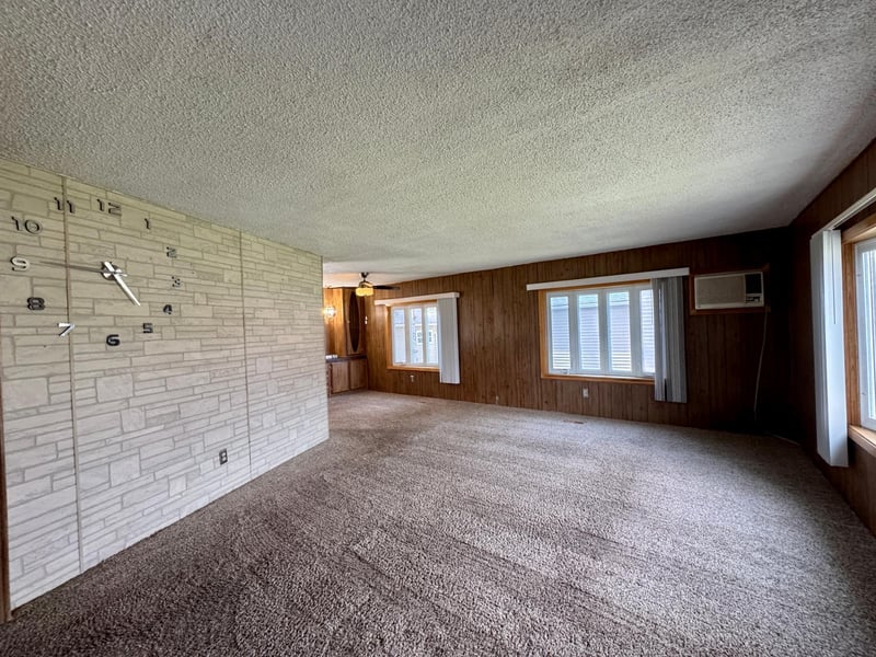 502 3rd St NE, Roseau, MN 56751