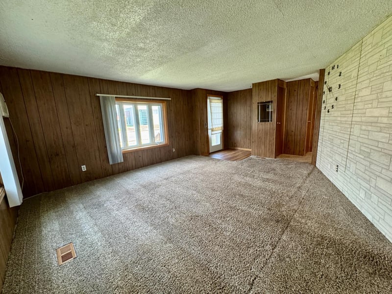 502 3rd St NE, Roseau, MN 56751