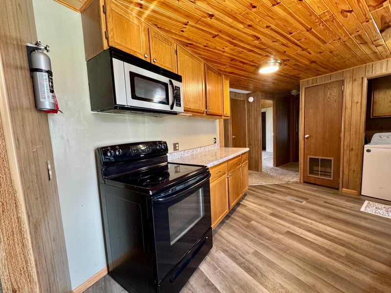 502 3rd St NE, Roseau, MN 56751