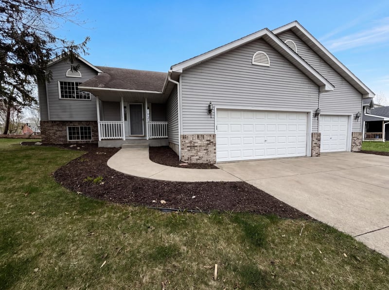 128 Dutch Lake Trl, Howard Lake, MN 55349