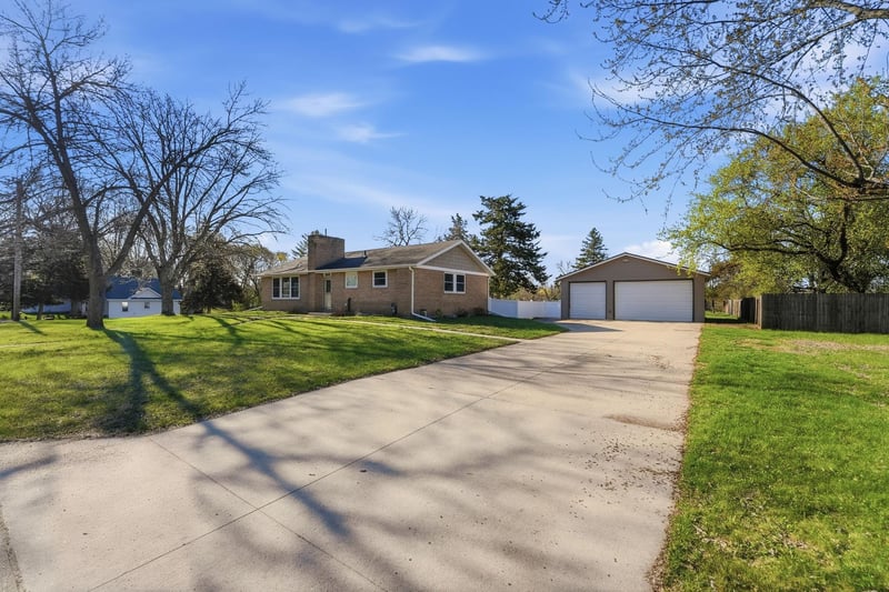 205 1st Ave NW, New London, MN 56273