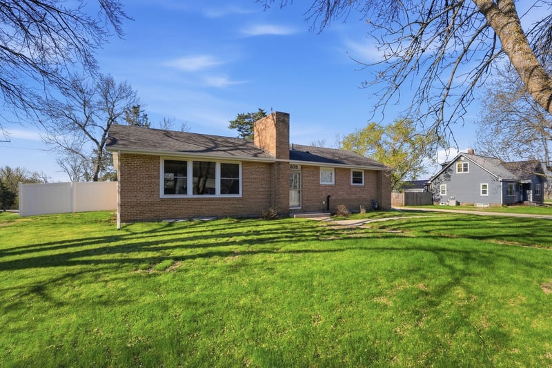 205 1st Ave NW, New London, MN 56273