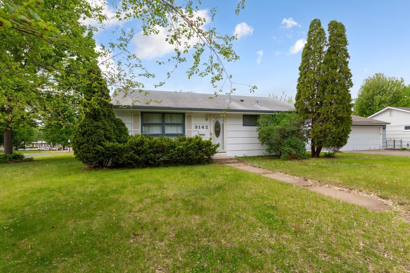 9142 1st Ave S, Bloomington, MN 55420