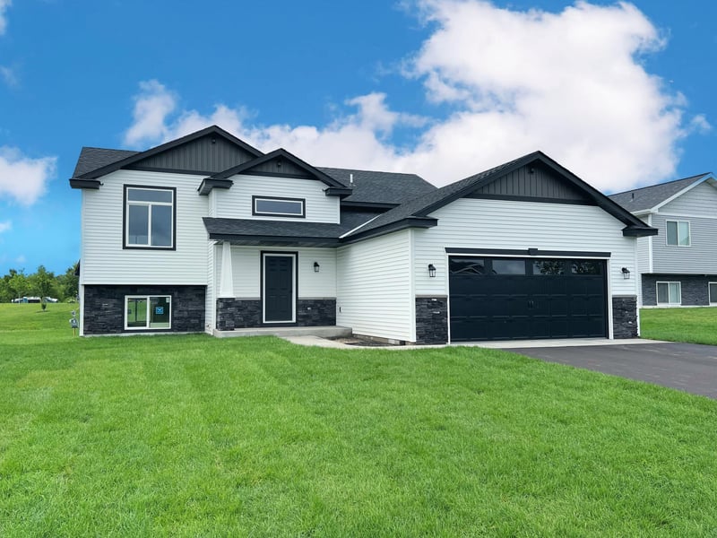 300 Kira Ct, Paynesville, MN 56362
