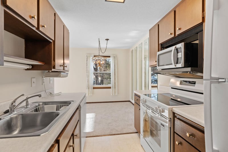10113 W 34th St #228, Hopkins, MN 55305