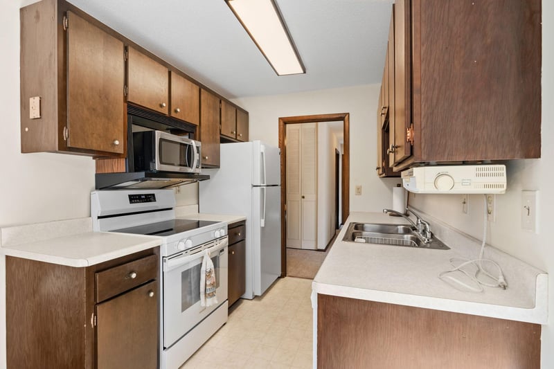 10113 W 34th St #228, Hopkins, MN 55305