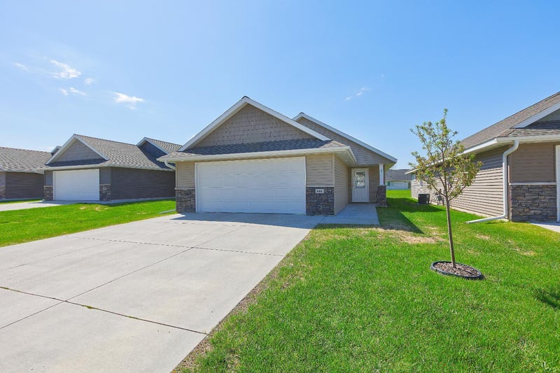 446 Lake Trl, Winsted, MN 55395