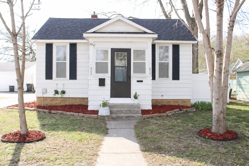 313 S Lake St, North Mankato, MN 56003
