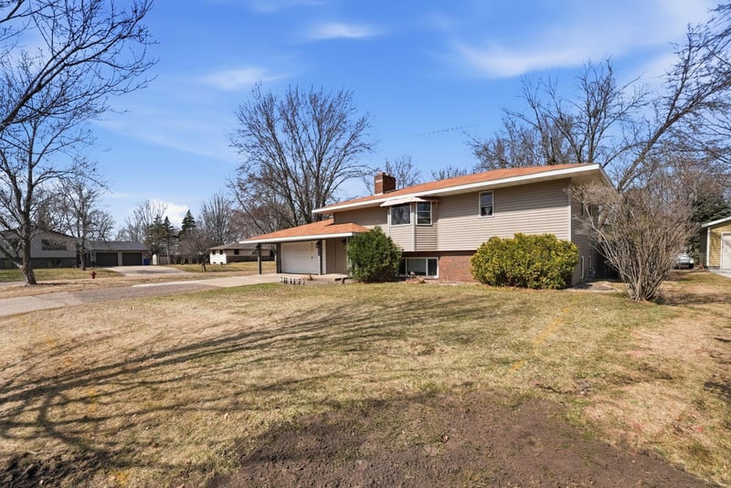 833 Lewis Pl, Saint Cloud, MN 56301