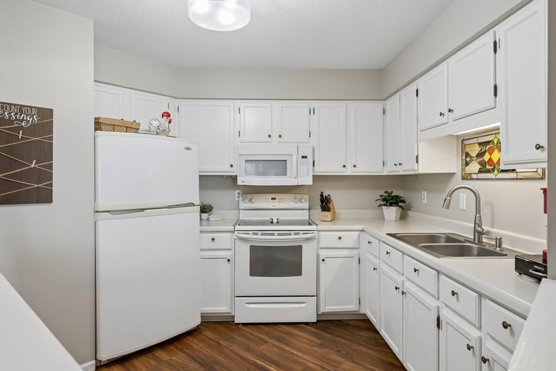 6500 Woodlake Dr #910, Richfield, MN 55423