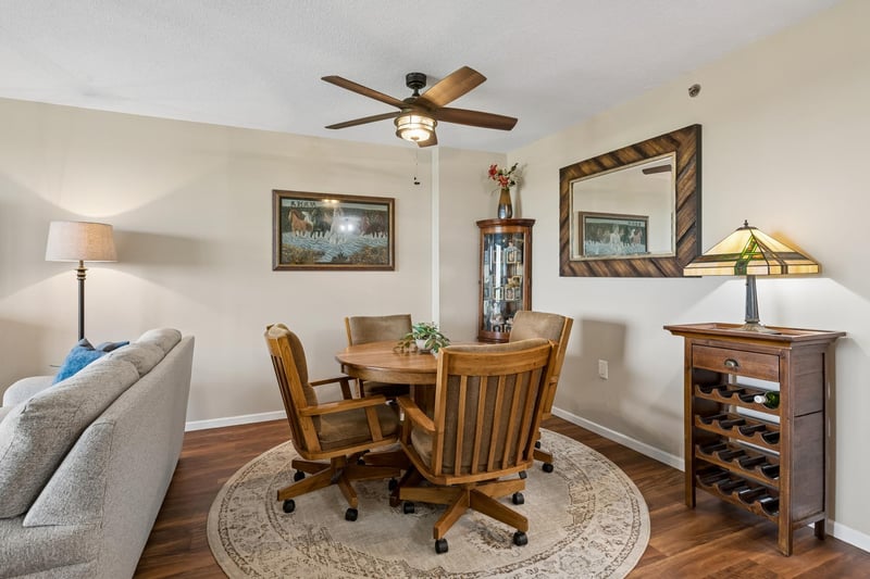 6500 Woodlake Dr #910, Richfield, MN 55423