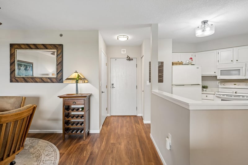 6500 Woodlake Dr #910, Richfield, MN 55423