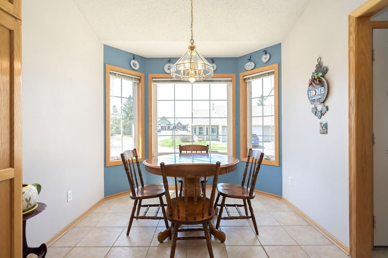 1439 Eagle Dr, Waconia, MN 55387
