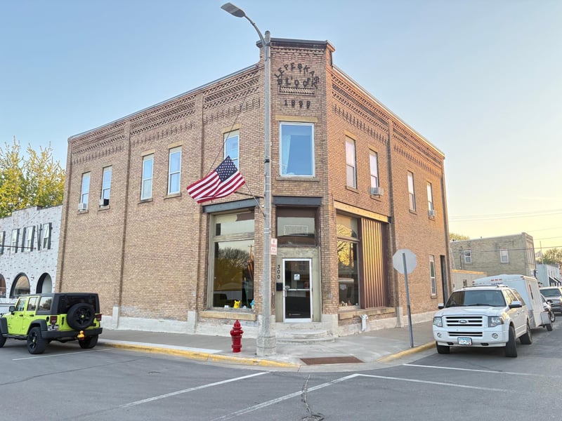 300 1st St S, Montgomery, MN 56069