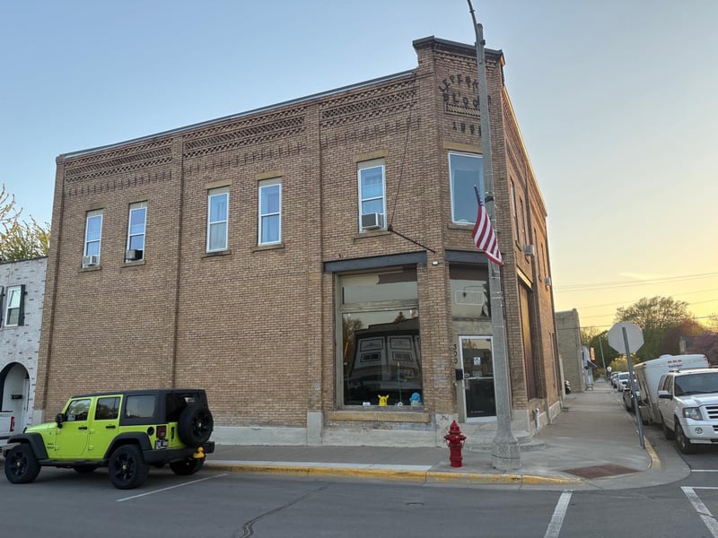 300 1st St S, Montgomery, MN 56069