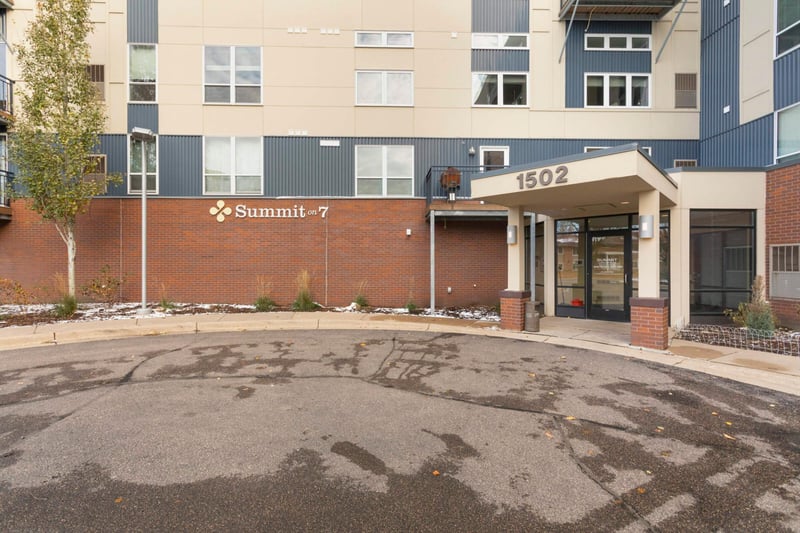 1502 5th St N #702, Hopkins, MN 55305
