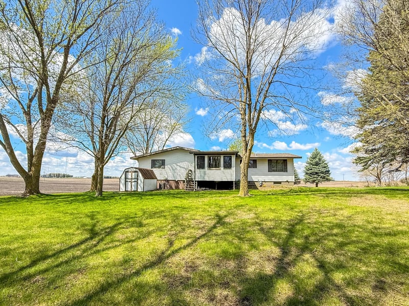 923 Summit Dr, Fairmont, MN 56031