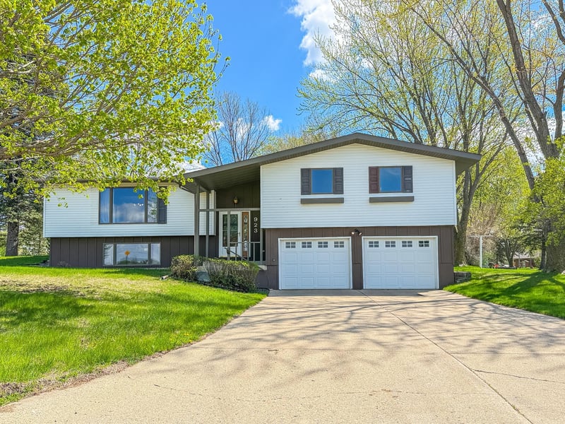 923 Summit Dr, Fairmont, MN 56031