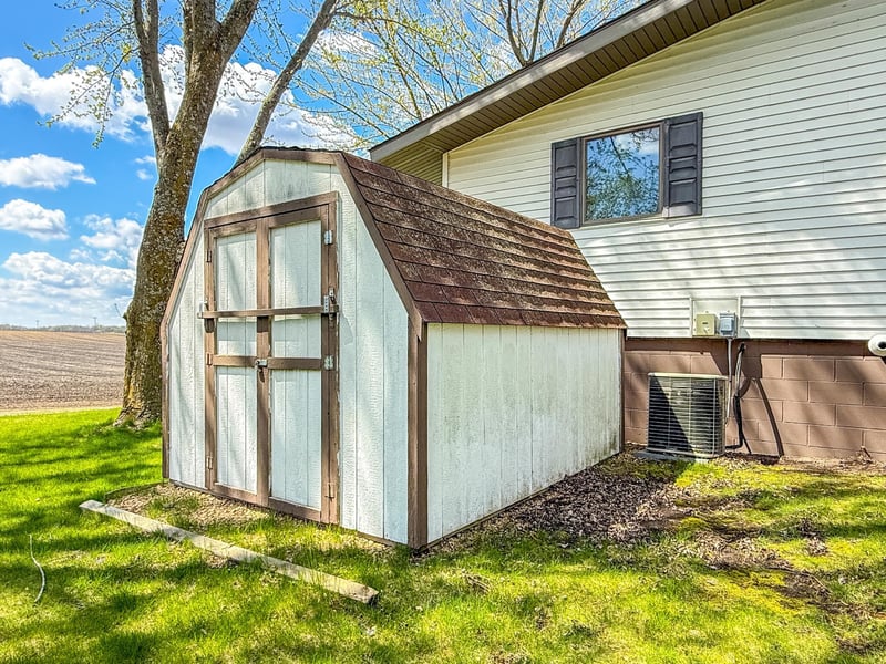 923 Summit Dr, Fairmont, MN 56031