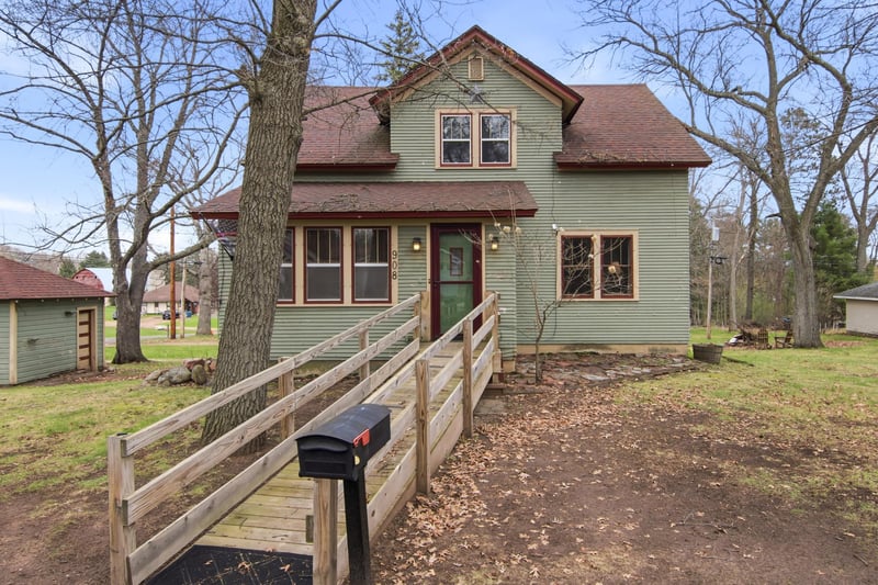 908 Franklin St, Spooner, WI 54801