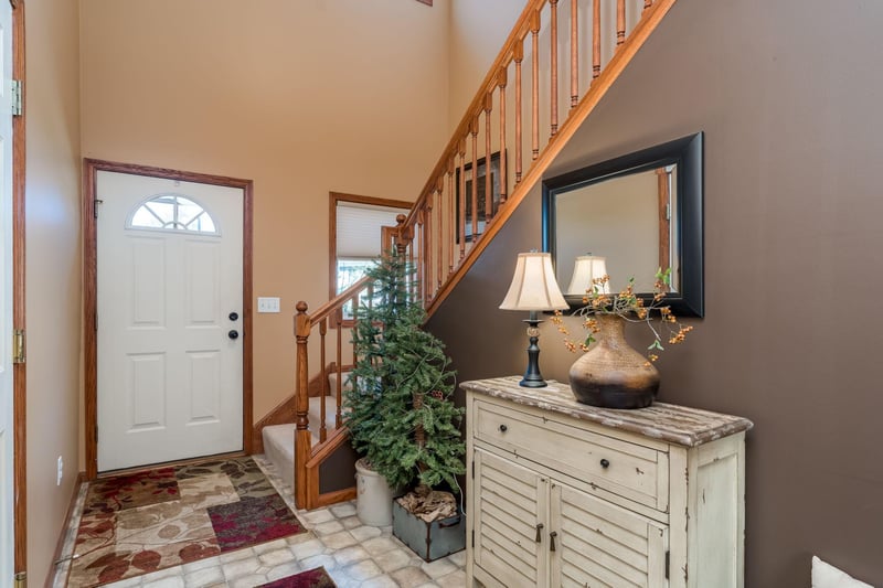 2110 Willow Trl, North Mankato, MN 56003