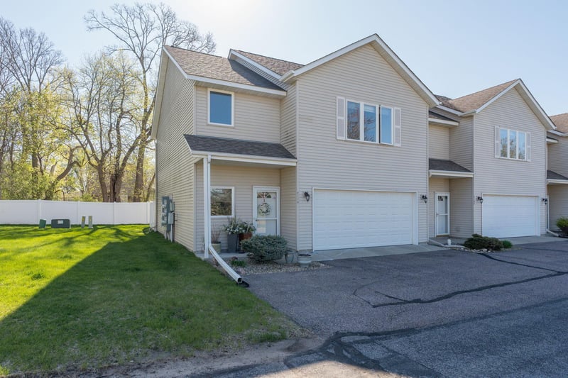 2110 Willow Trl, North Mankato, MN 56003