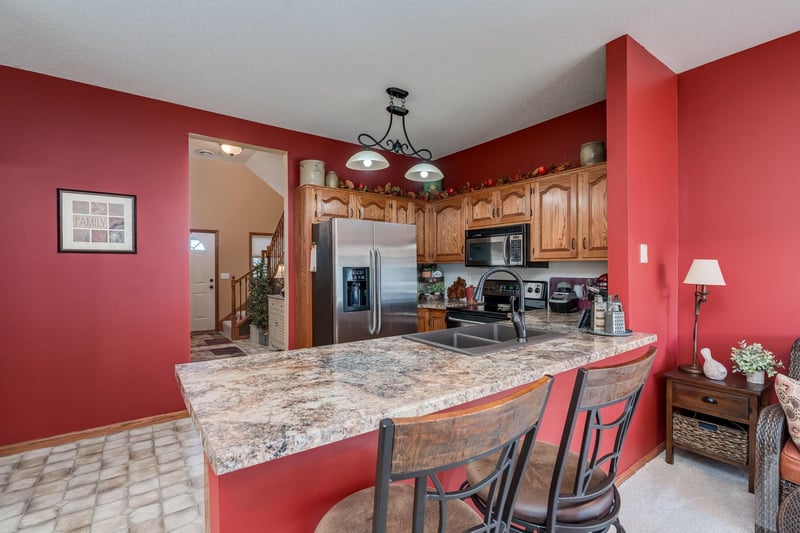 2110 Willow Trl, North Mankato, MN 56003