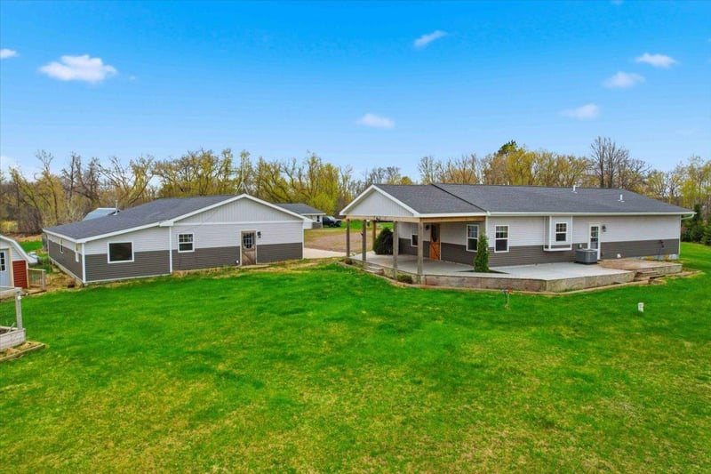 7344 Bluebell Rd, Braham, MN 55006