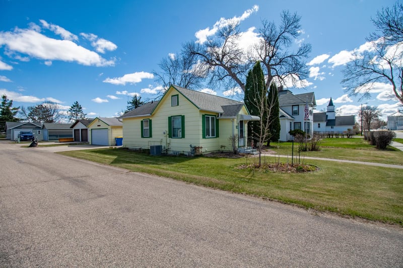 407 Holden Ave, Henning, MN 56551