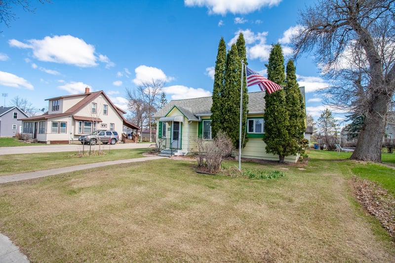 407 Holden Ave, Henning, MN 56551