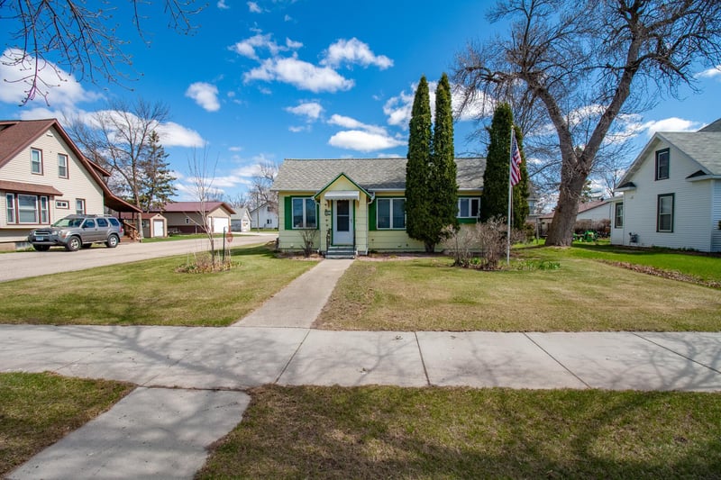 407 Holden Ave, Henning, MN 56551