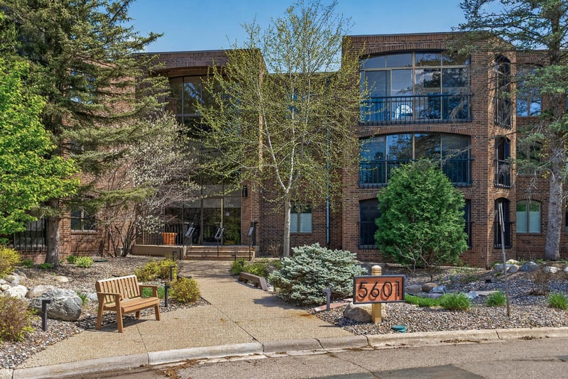 5601 Dewey Hill Rd #119, Edina, MN 55439