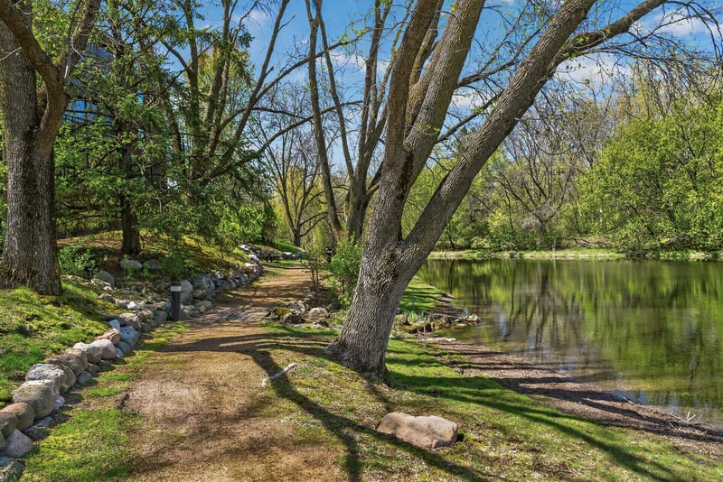 5601 Dewey Hill Rd #119, Edina, MN 55439