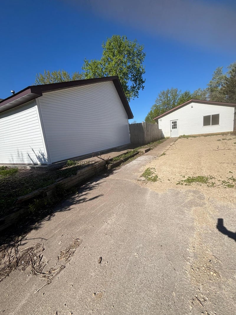 878 Washington St, Prescott, WI 54021