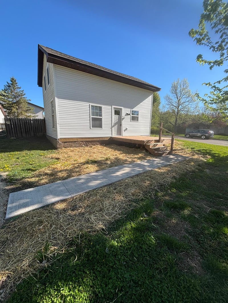 878 Washington St, Prescott, WI 54021