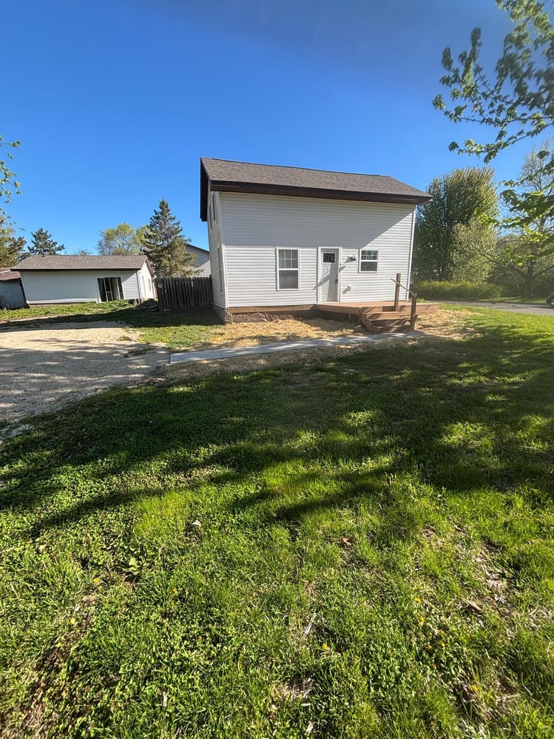 878 Washington St, Prescott, WI 54021