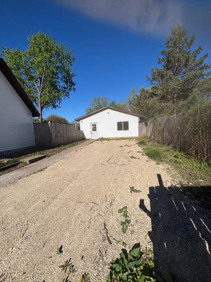 878 Washington St, Prescott, WI 54021