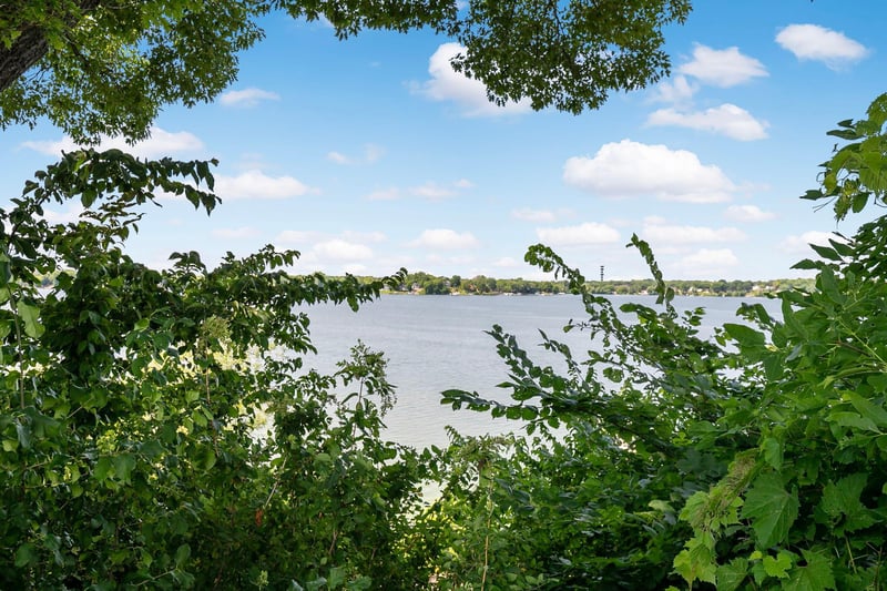 10300 27th Avenue N, Plymouth, MN 55441