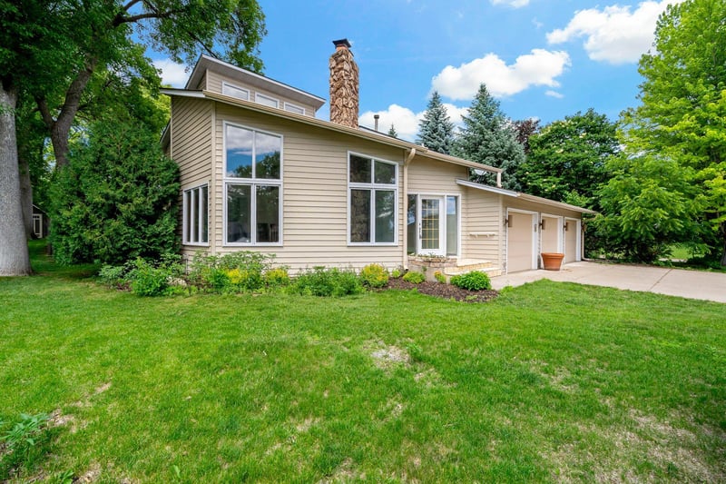 10300 27th Avenue N, Plymouth, MN 55441