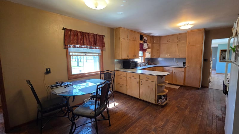 211 13th St, Heron Lake, MN 56137