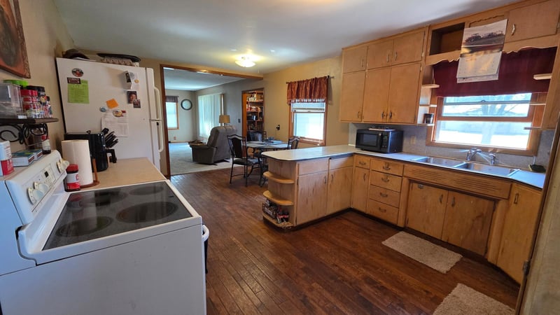 211 13th St, Heron Lake, MN 56137