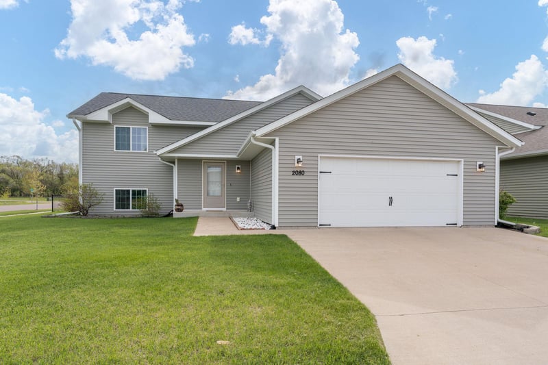 2080 Pratt Cir, Saint Peter, MN 56082