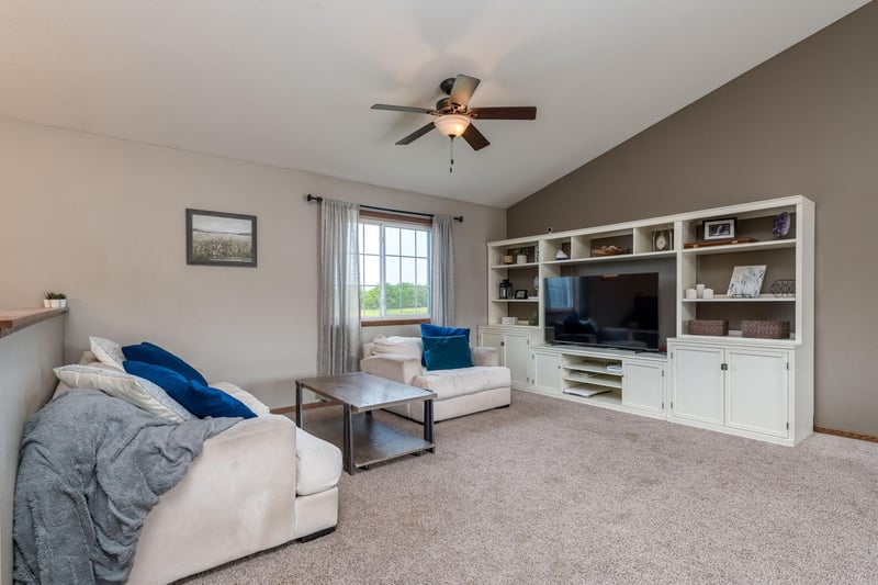 2080 Pratt Cir, Saint Peter, MN 56082
