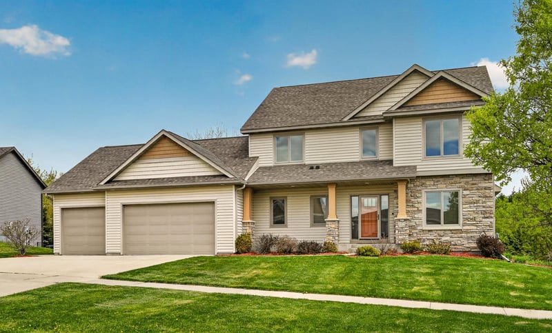 2074 Shannon Oaks Blvd NE, Rochester, MN 55906