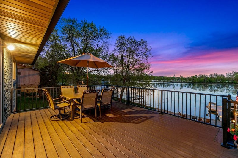 9885 Oak Shore Dr, Lakeville, MN 55044